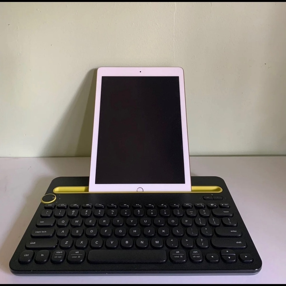 Logitech Keyboard - Picture 3 of 4